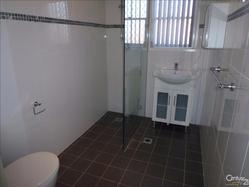 311 Lake Road, Glendale NSW 2285