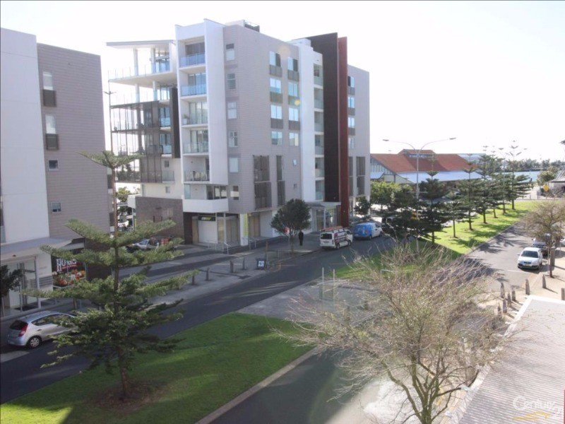 209/4 Honeysuckle Drive, Newcastle NSW 2300