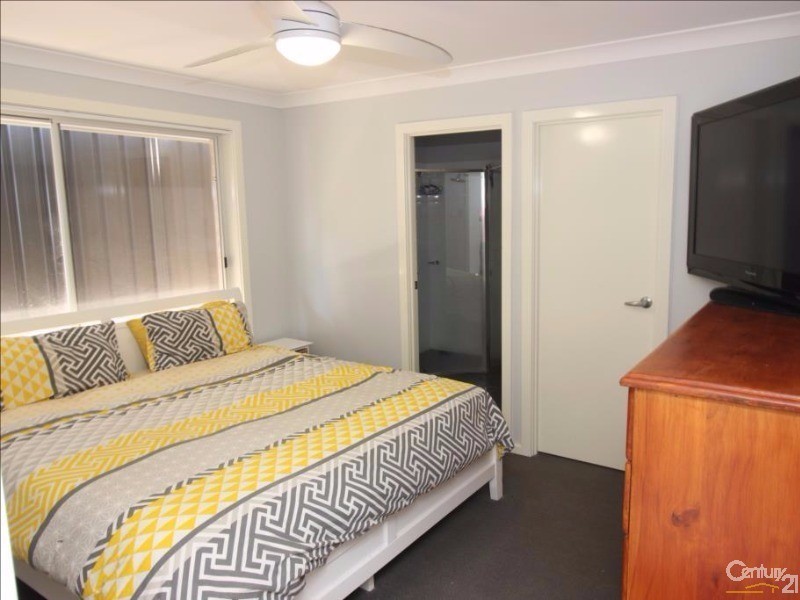 32 Shipley Street, Cameron Park NSW 2285