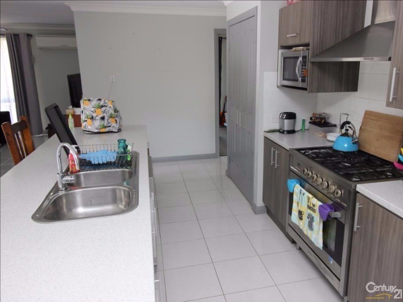 15 Guildford Grove, Cameron Park NSW 2285