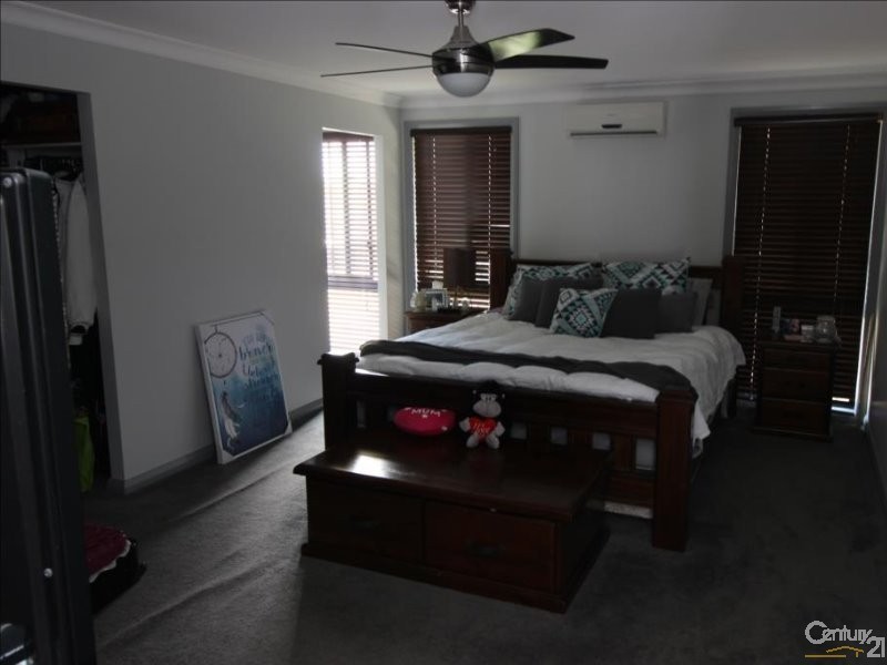 15 Guildford Grove, Cameron Park NSW 2285