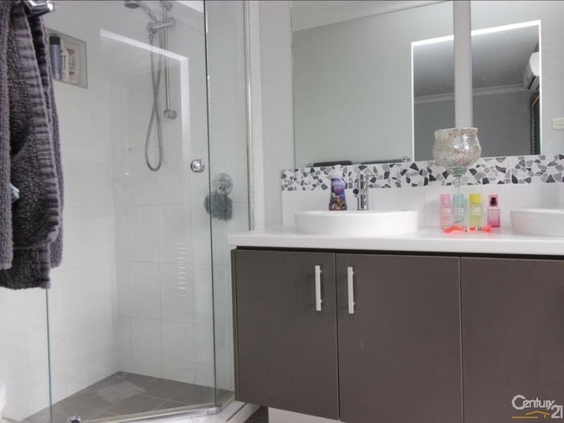 15 Guildford Grove, Cameron Park NSW 2285