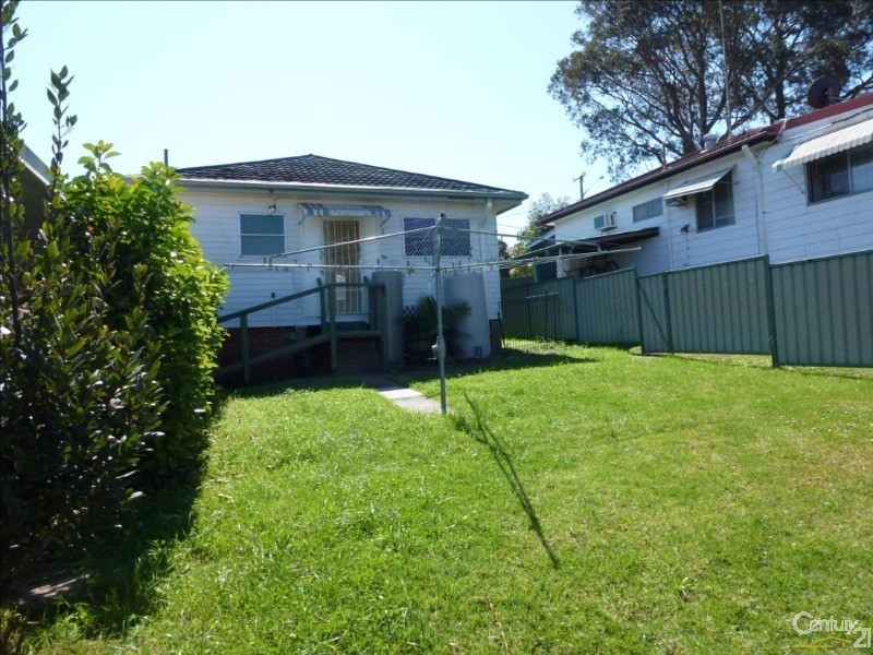 311 Lake Road, Glendale NSW 2285
