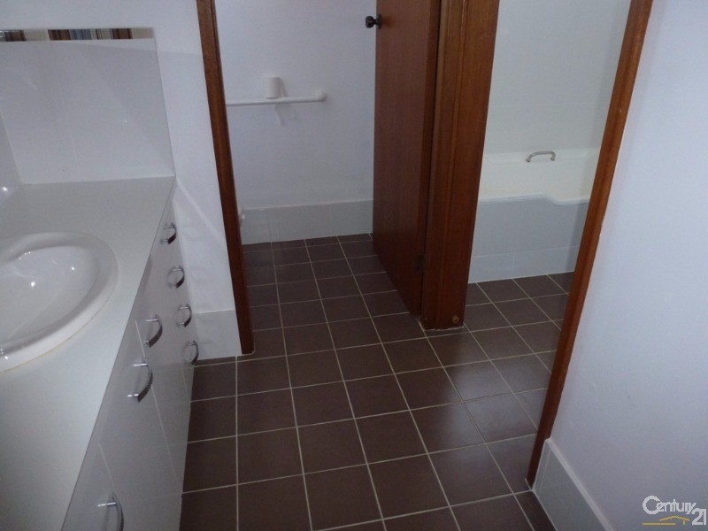 70 Lowry Street, Cardiff NSW 2285