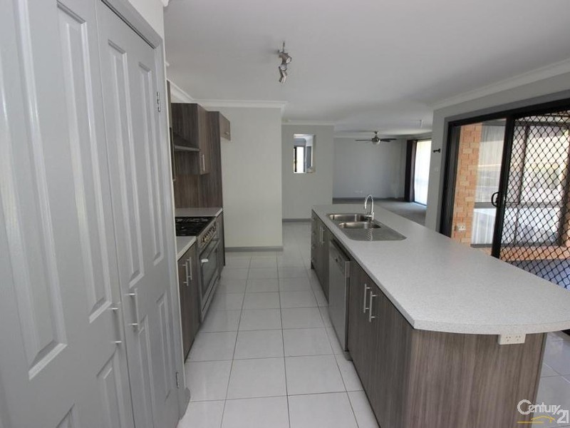 15 Guildford Grove, Cameron Park NSW 2285