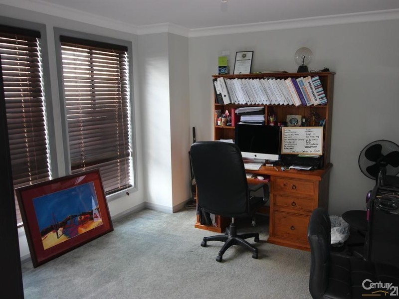 15 Guildford Grove, Cameron Park NSW 2285