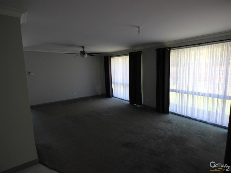 15 Guildford Grove, Cameron Park NSW 2285