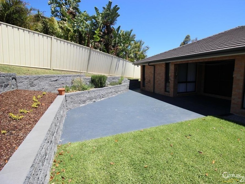 15 Guildford Grove, Cameron Park NSW 2285