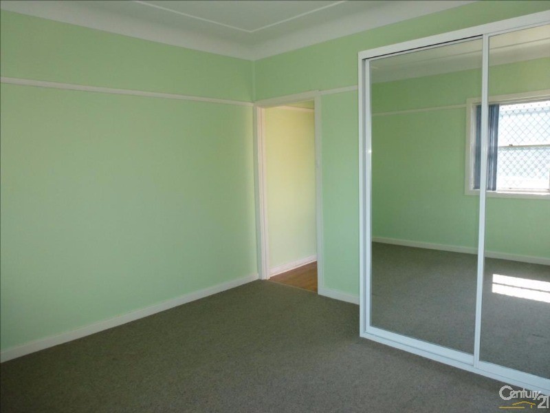 311 Lake Road, Glendale NSW 2285