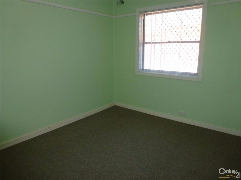 311 Lake Road, Glendale NSW 2285