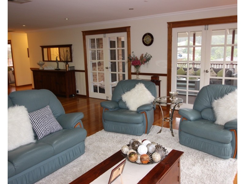 27 Araminta Chase, Cameron Park NSW 2285