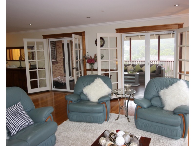 27 Araminta Chase, Cameron Park NSW 2285