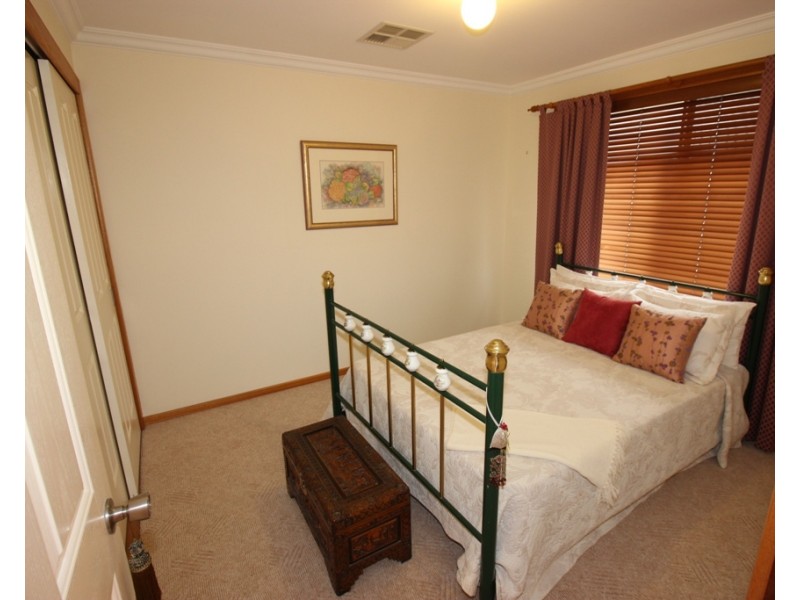 27 Araminta Chase, Cameron Park NSW 2285