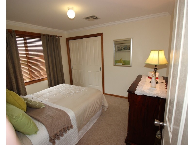 27 Araminta Chase, Cameron Park NSW 2285