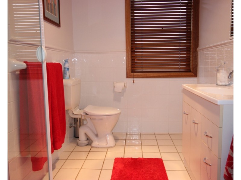 27 Araminta Chase, Cameron Park NSW 2285