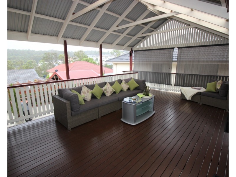 27 Araminta Chase, Cameron Park NSW 2285