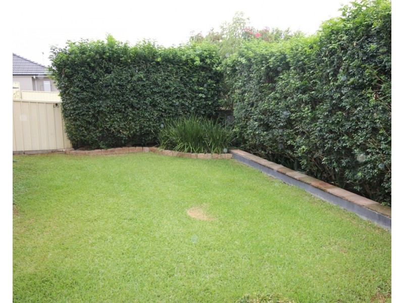 27 Araminta Chase, Cameron Park NSW 2285