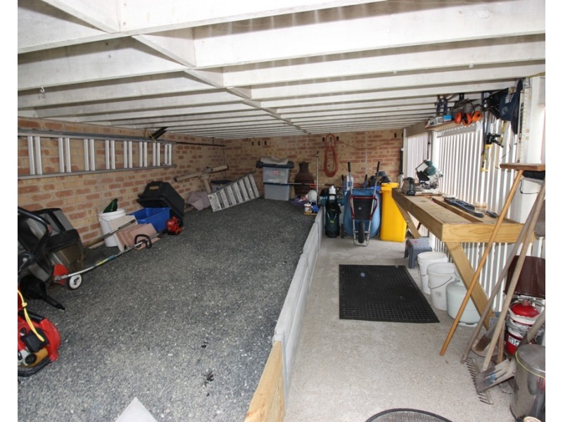 27 Araminta Chase, Cameron Park NSW 2285