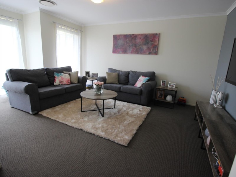 18 Dromedary Street, Cameron Park NSW 2285