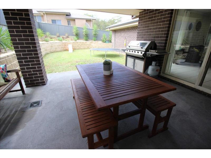 18 Dromedary Street, Cameron Park NSW 2285