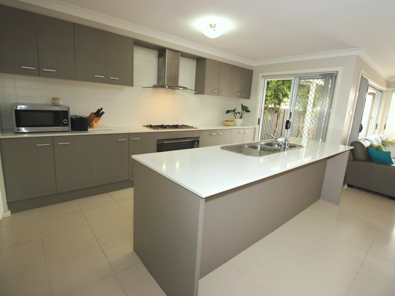 172 Northlakes Drive, Cameron Park NSW 2285