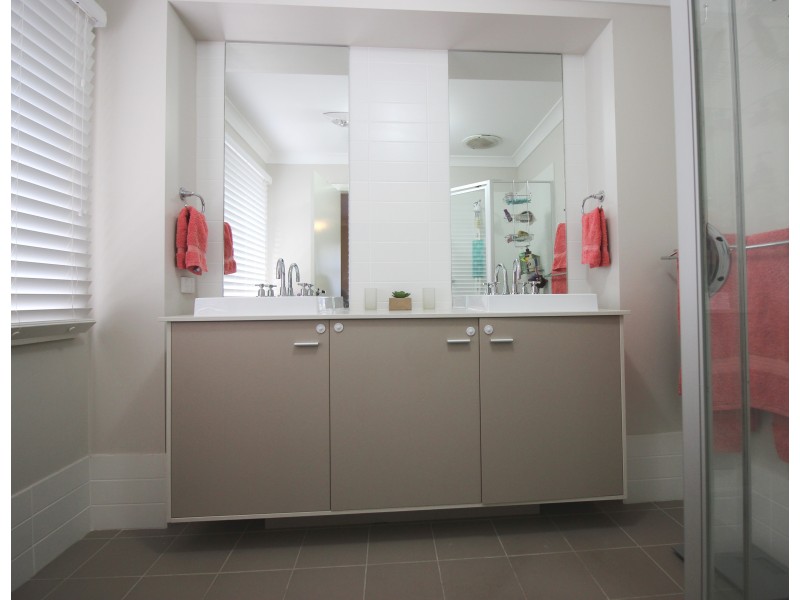 172 Northlakes Drive, Cameron Park NSW 2285