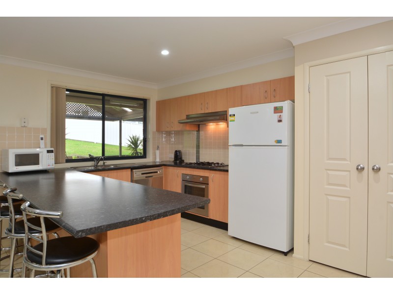 7 Juliana Cove, Cameron Park NSW 2285