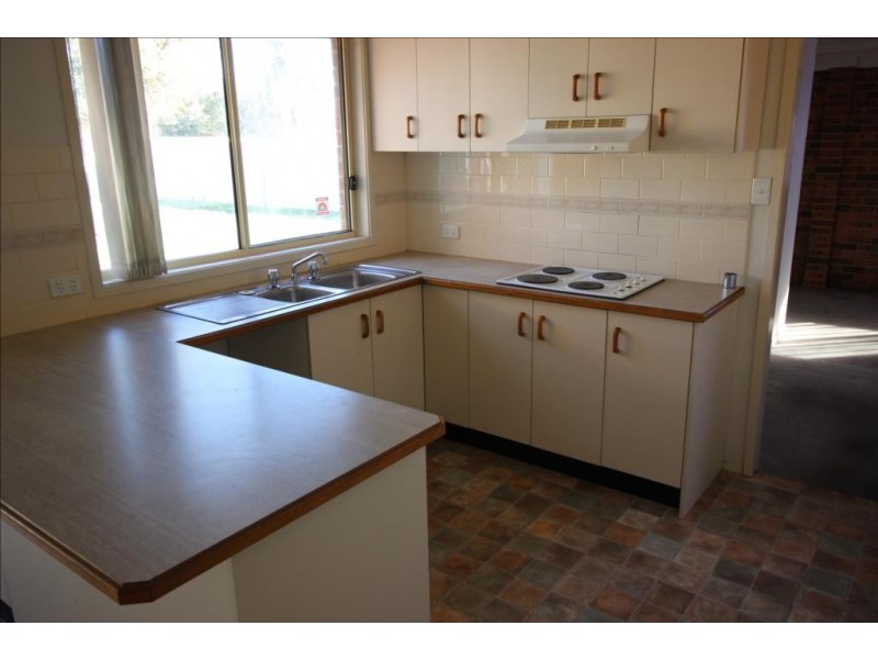 31 Flamingo Drive, Cameron Park NSW 2285