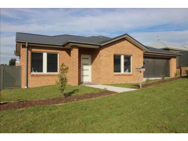 1 Kuraman Close, Macquarie Hills NSW 2285