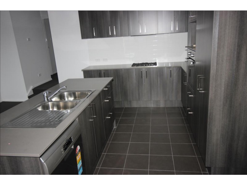 1 Kuraman Close, Macquarie Hills NSW 2285