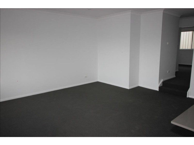 1 Kuraman Close, Macquarie Hills NSW 2285