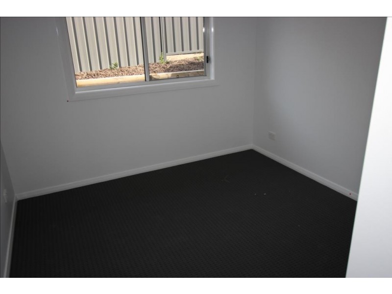 1 Kuraman Close, Macquarie Hills NSW 2285