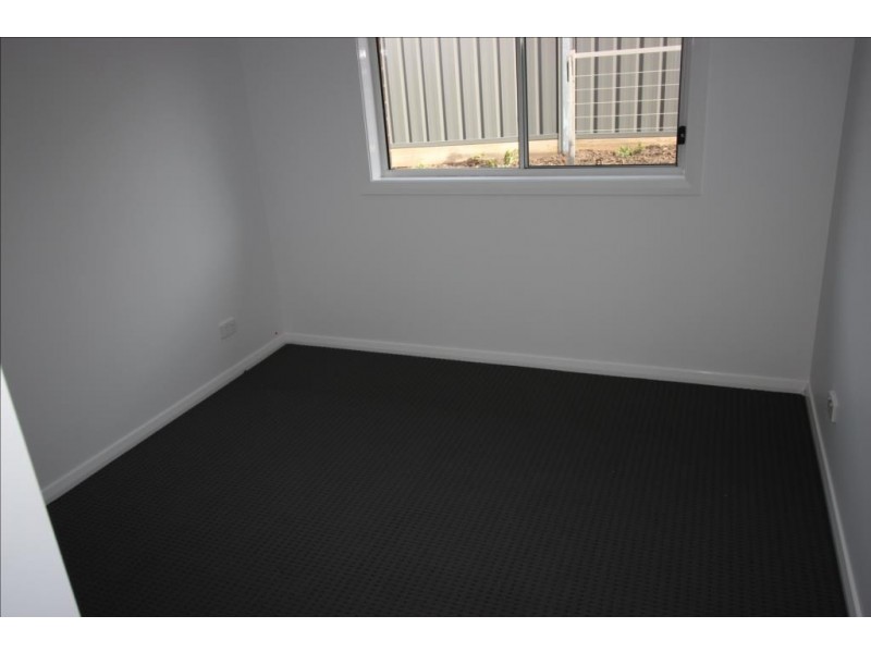 1 Kuraman Close, Macquarie Hills NSW 2285