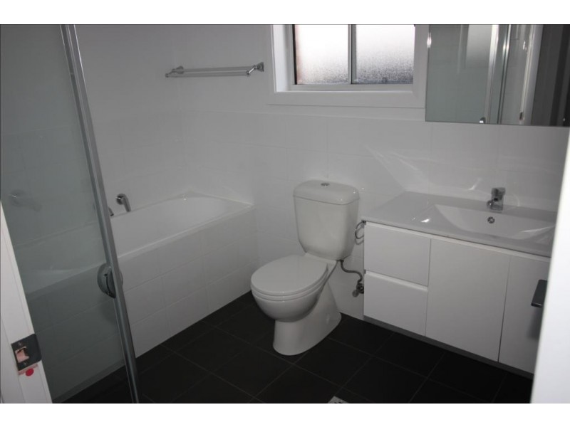 1 Kuraman Close, Macquarie Hills NSW 2285