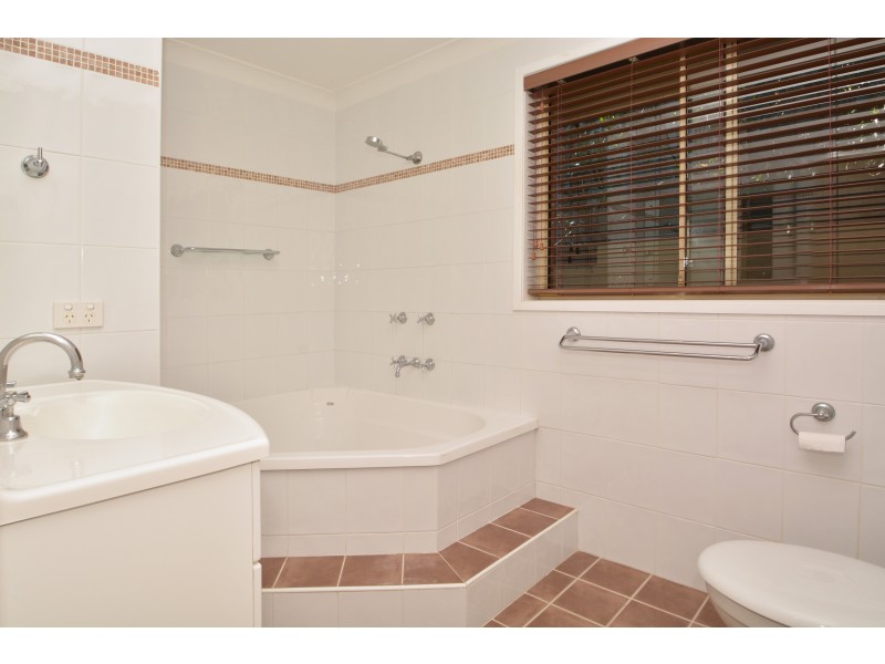 2 Springvale Circuit, Cameron Park NSW 2285