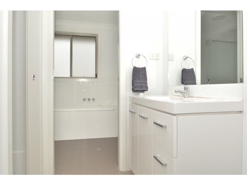 8/8 Angophora Drive, Warabrook NSW 2304