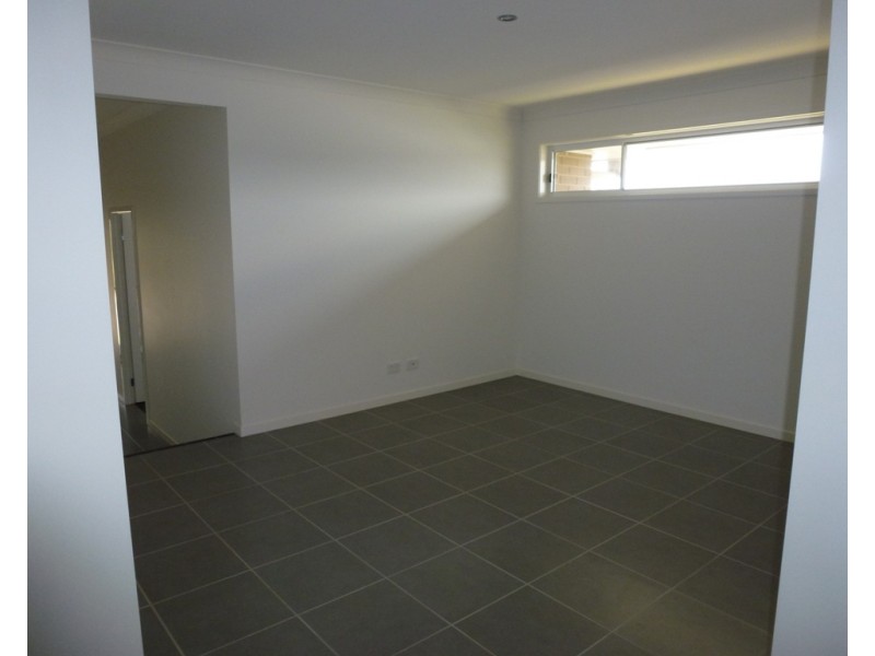 11 Nithsdle Street, Cameron Park NSW 2285