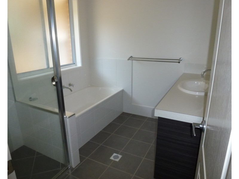 11 Nithsdle Street, Cameron Park NSW 2285