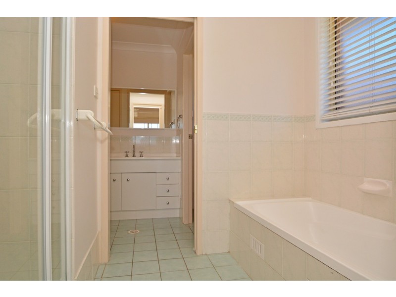 2 Springvale Circuit, Cameron Park NSW 2285