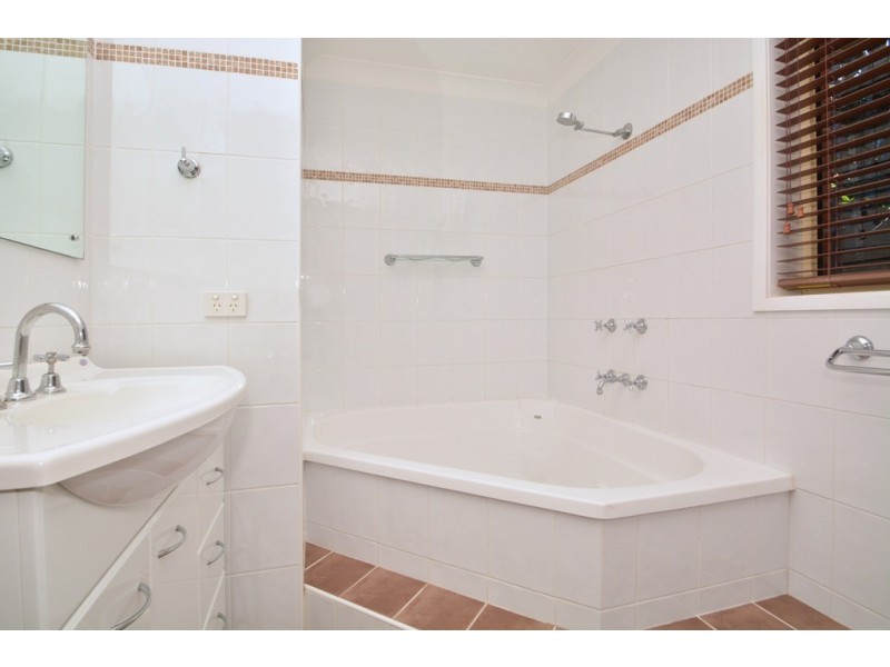 2 Springvale Circuit, Cameron Park NSW 2285