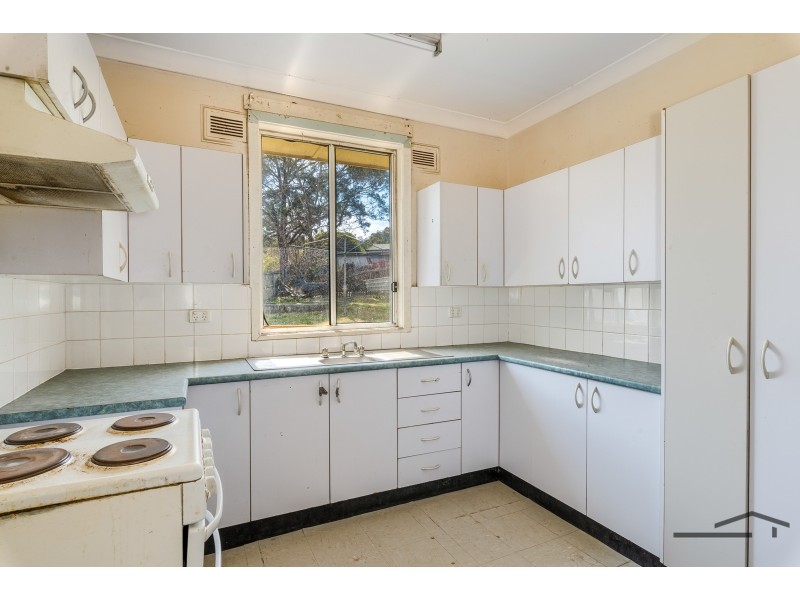 302 Lake Road, Glendale NSW 2285