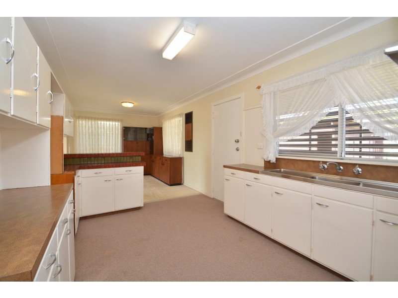 4 Weatherley Street, Booragul NSW 2284