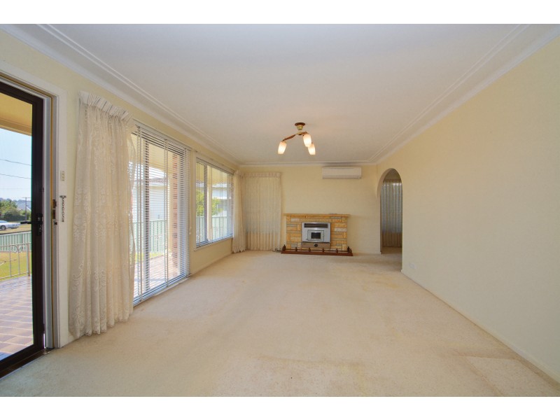 4 Weatherley Street, Booragul NSW 2284