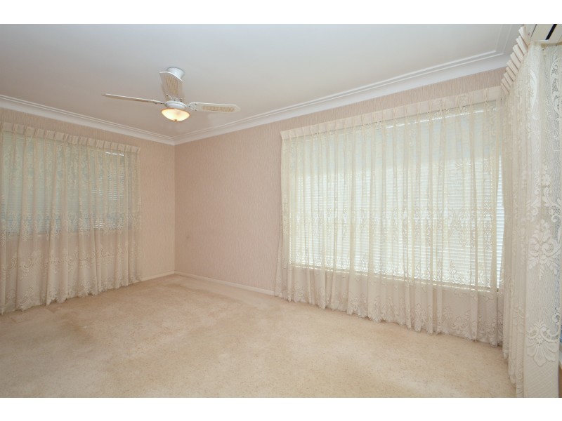 4 Weatherley Street, Booragul NSW 2284