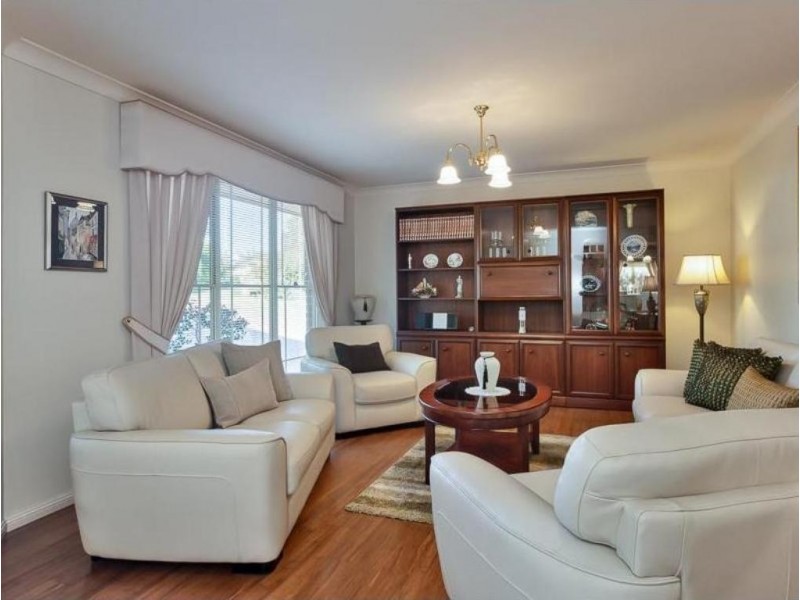 4 Mabellae Place, Warabrook NSW 2304