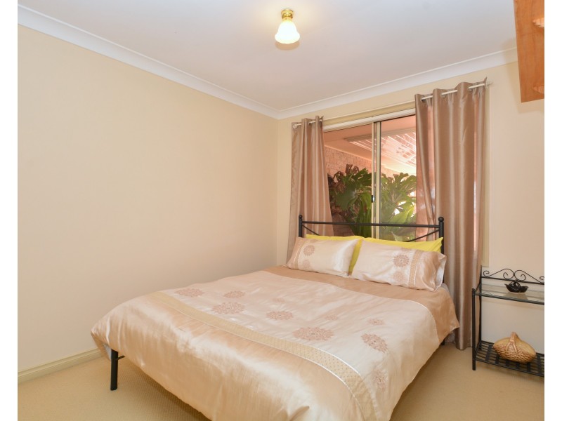 6 Bracken Close, Cameron Park NSW 2285
