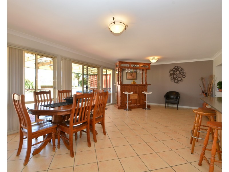 6 Bracken Close, Cameron Park NSW 2285