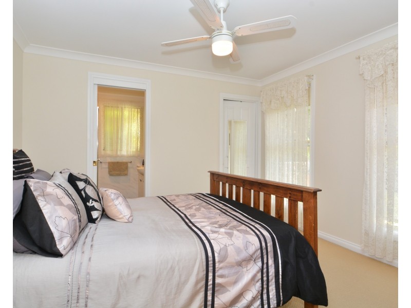 6 Bracken Close, Cameron Park NSW 2285