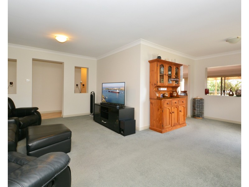 6 Bracken Close, Cameron Park NSW 2285