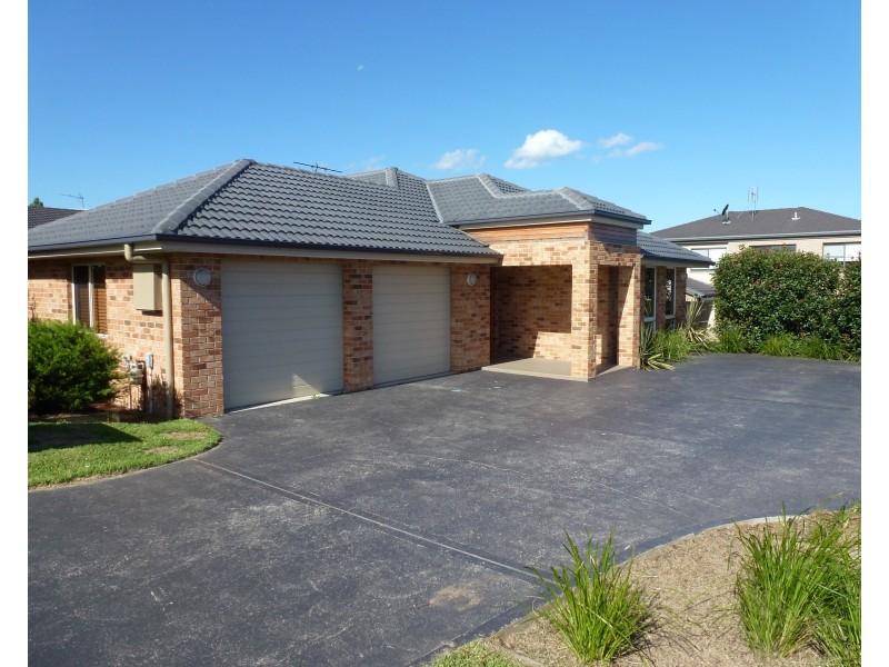 4 Quartz Place, Cameron Park NSW 2285
